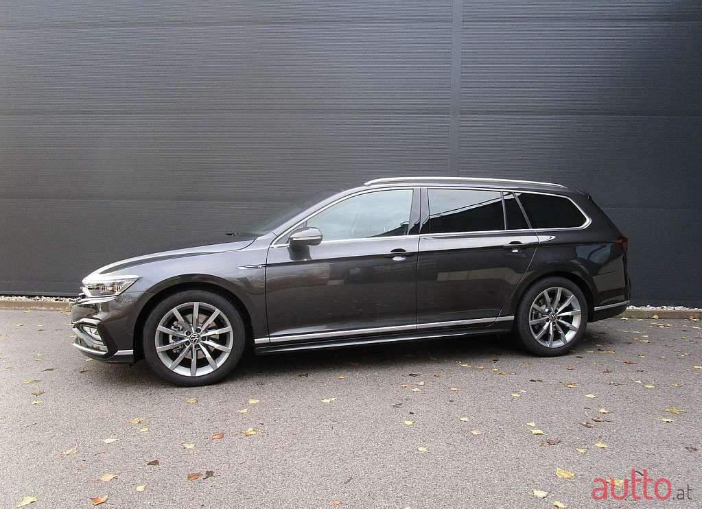 2022' Volkswagen Passat photo #2