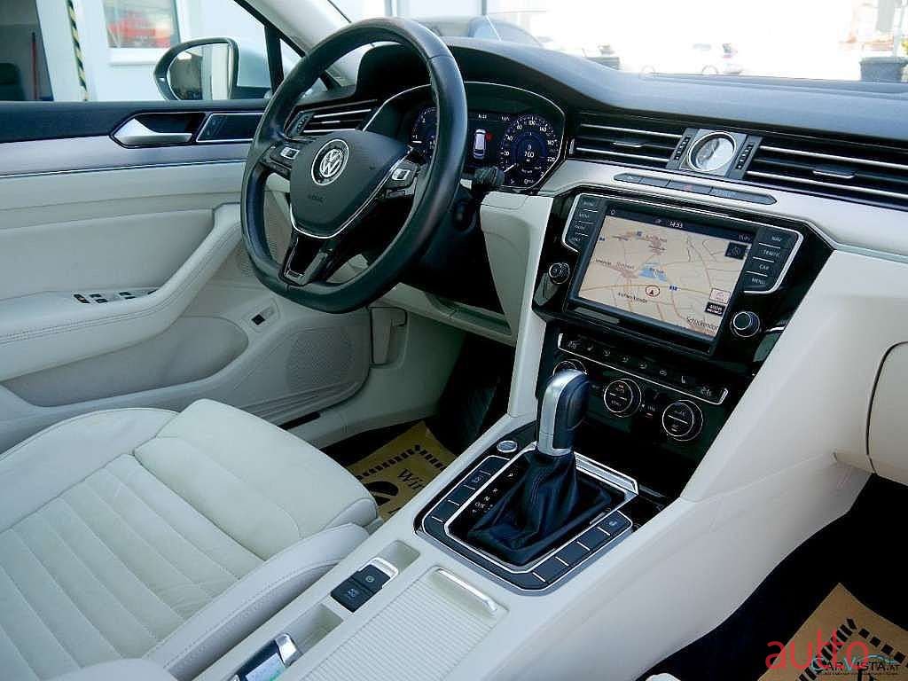 2016' Volkswagen Passat photo #4