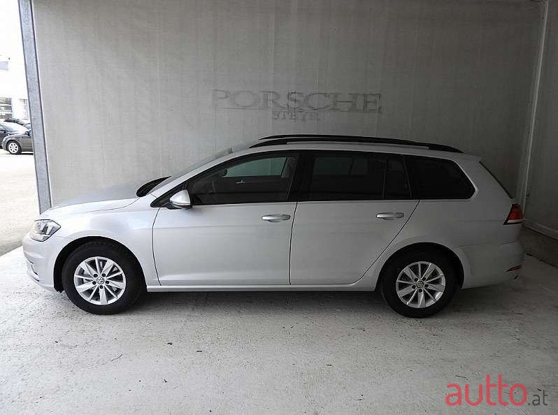 2020' Volkswagen Golf photo #3