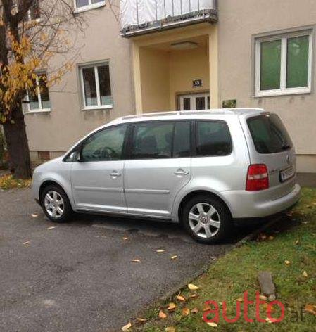 2004' Volkswagen Touran photo #1
