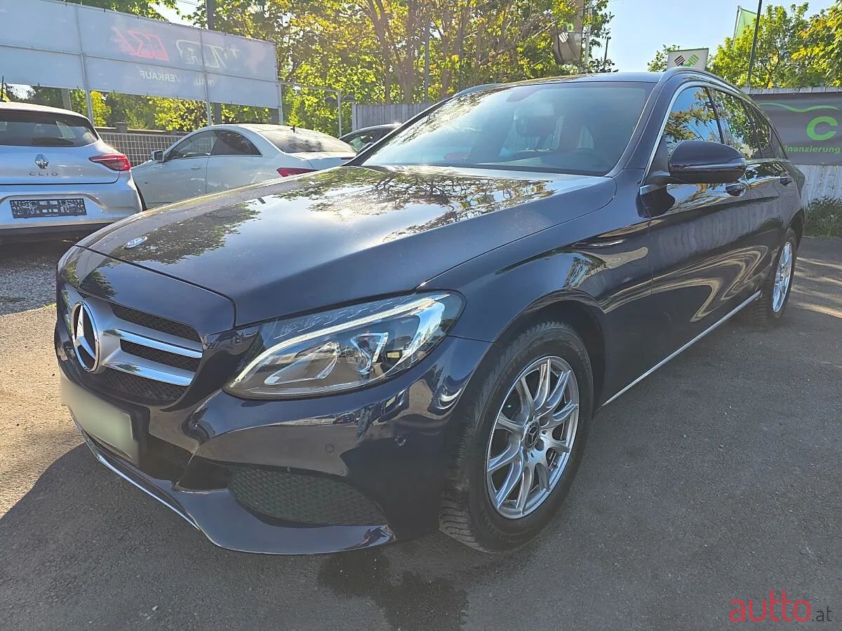 2017' Mercedes-Benz C-Klasse photo #2