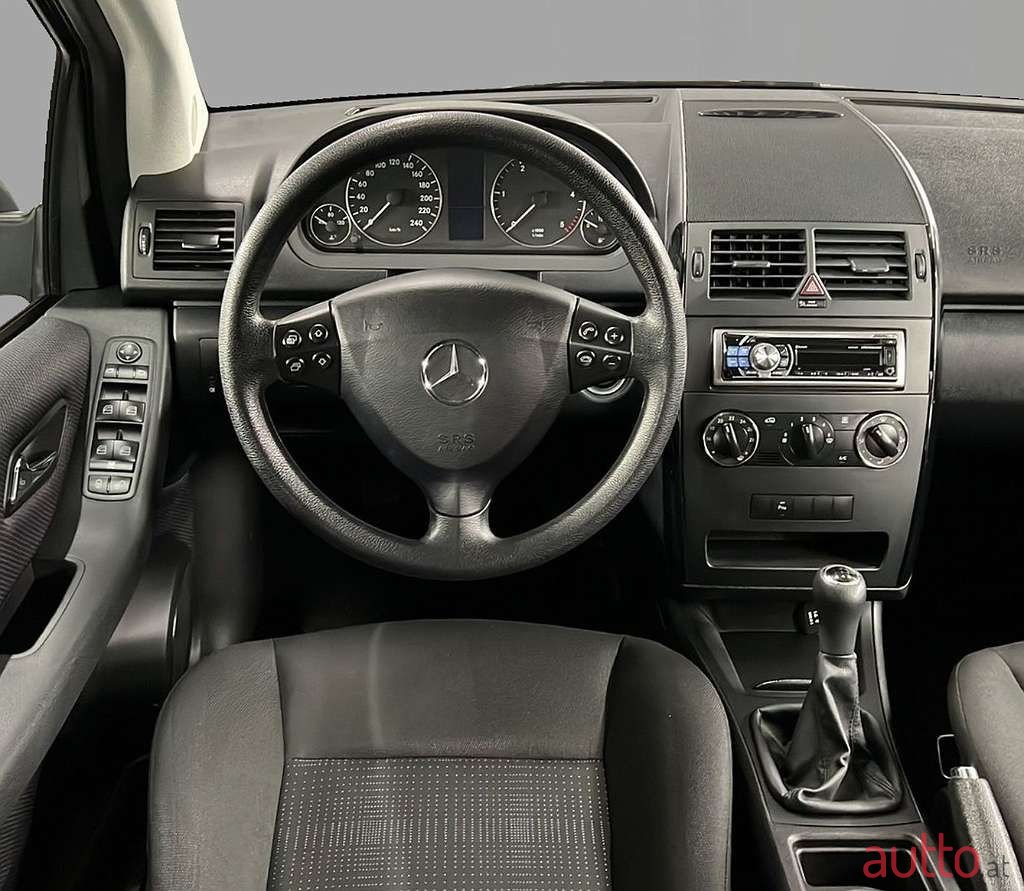 2011' Mercedes-Benz A-Klasse photo #5