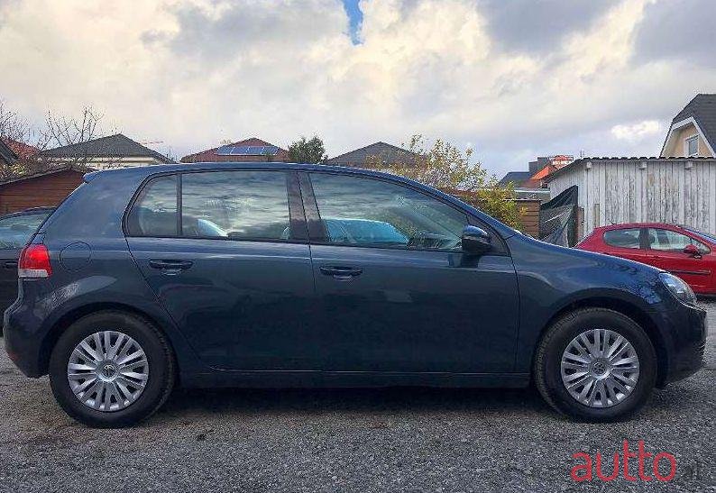2010' Volkswagen Golf photo #1