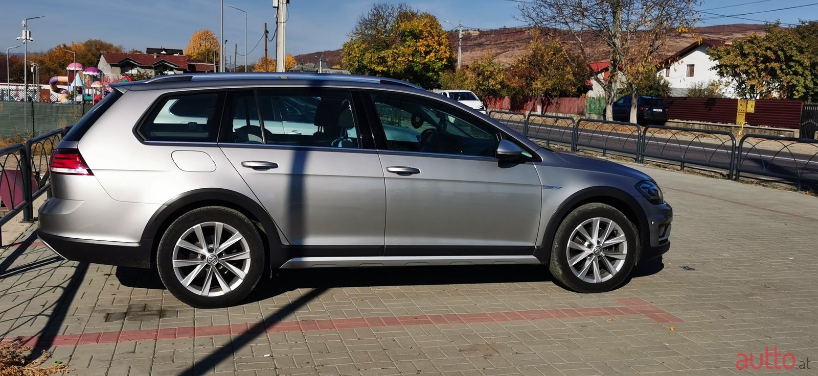 2018' Volkswagen Golf photo #3