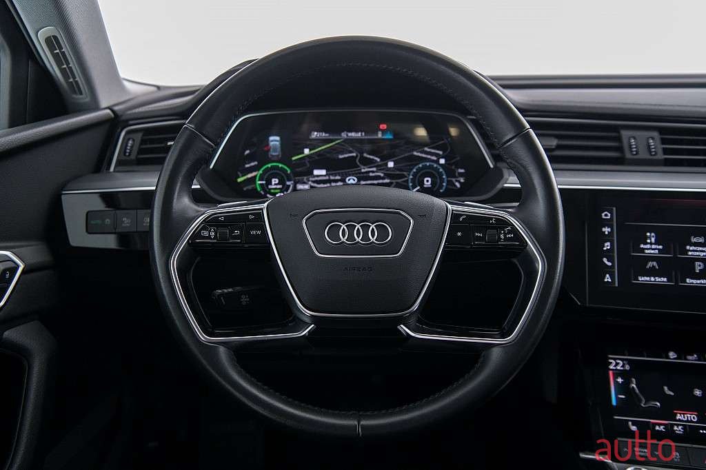 2020' Audi e-tron photo #5