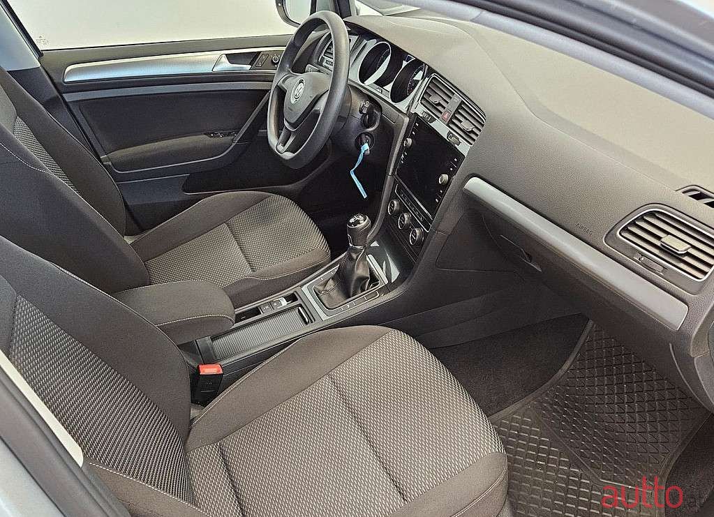 2019' Volkswagen Golf photo #5