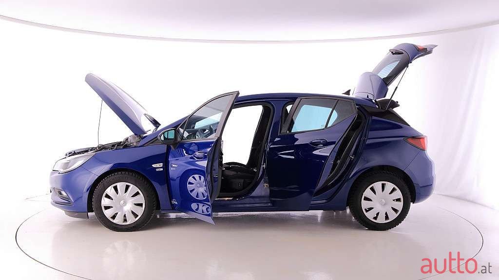 2019' Opel Astra photo #2