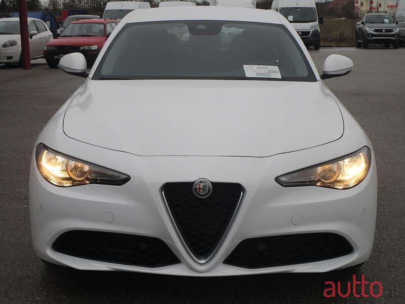 2020' Alfa Romeo Giulia photo #3