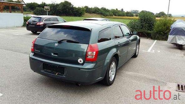 2005' Dodge Magnum photo #2