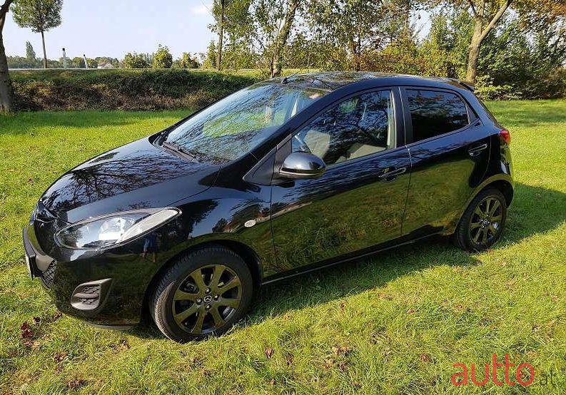 2014' Mazda Mazda2 photo #1