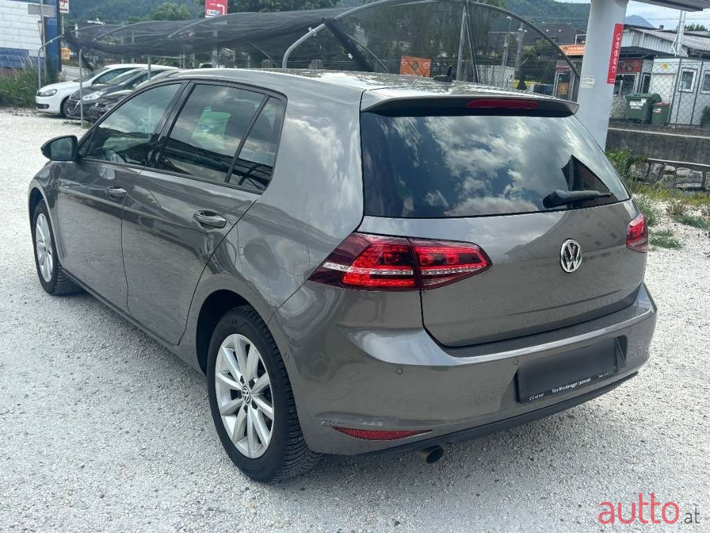 2015' Volkswagen Golf photo #3