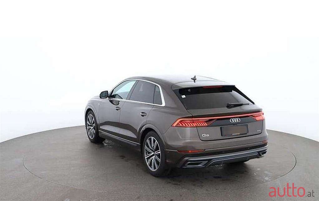 2019' Audi Q8 photo #3