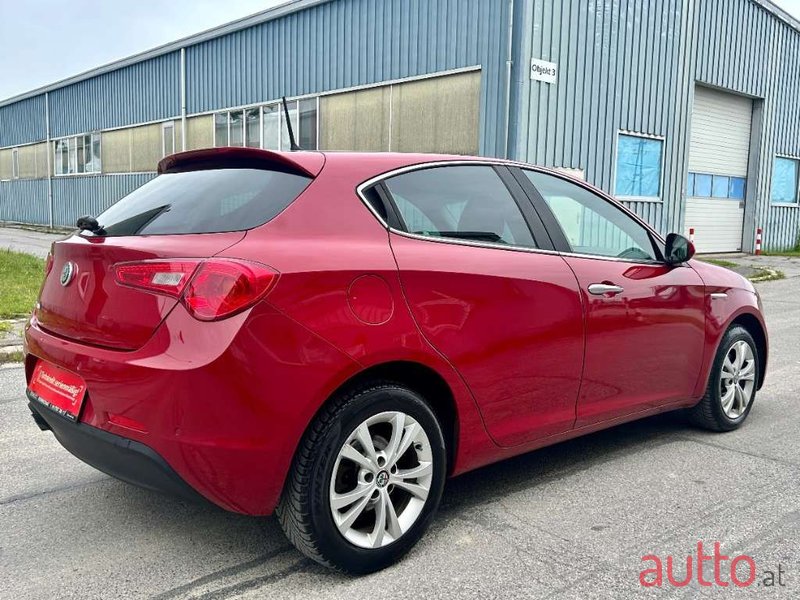 2016' Alfa Romeo Giulietta photo #5