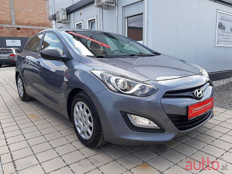 2012' Hyundai i30 photo #1