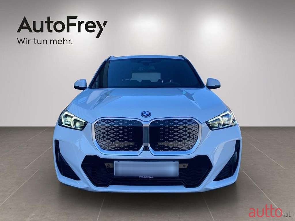 2024' BMW iX1 photo #3