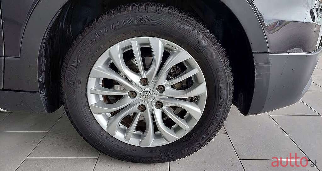 2014' Suzuki SX4 photo #3