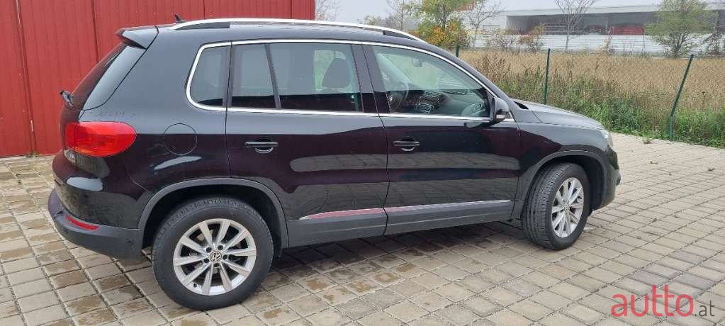 2012' Volkswagen Tiguan photo #5