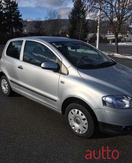 2006' Volkswagen Fox photo #1