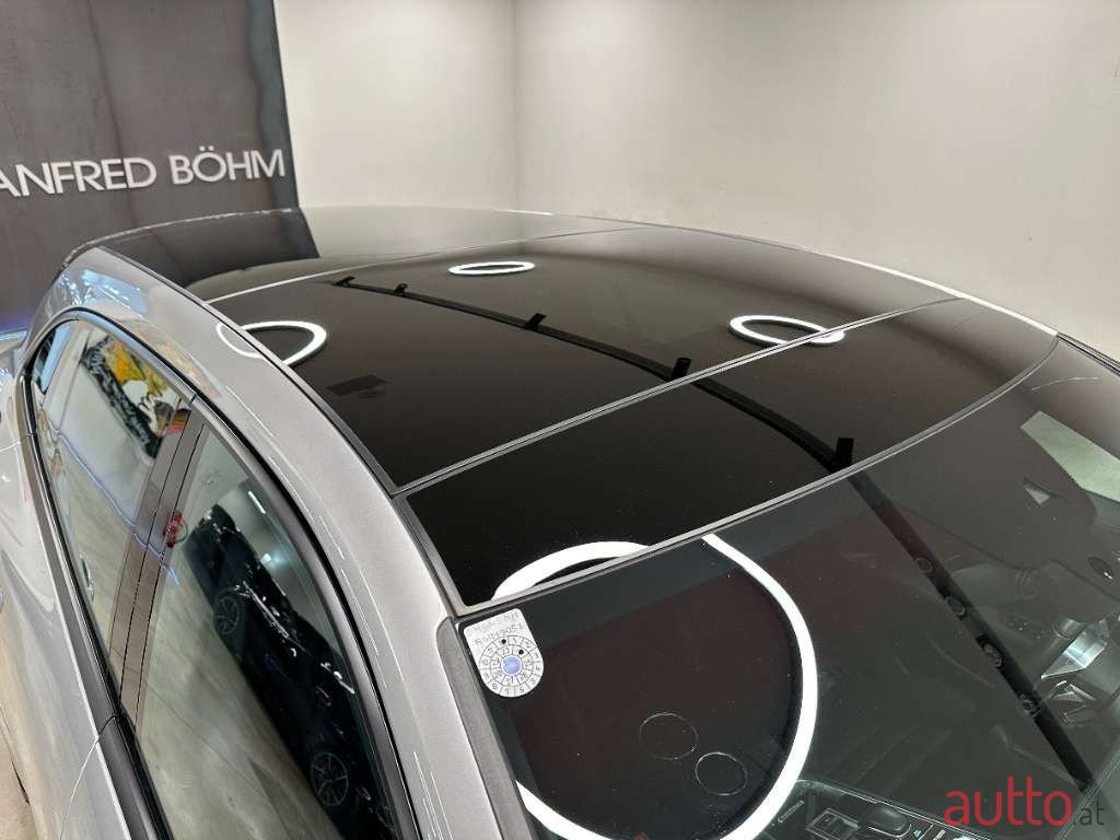 2017' Porsche Panamera photo #3