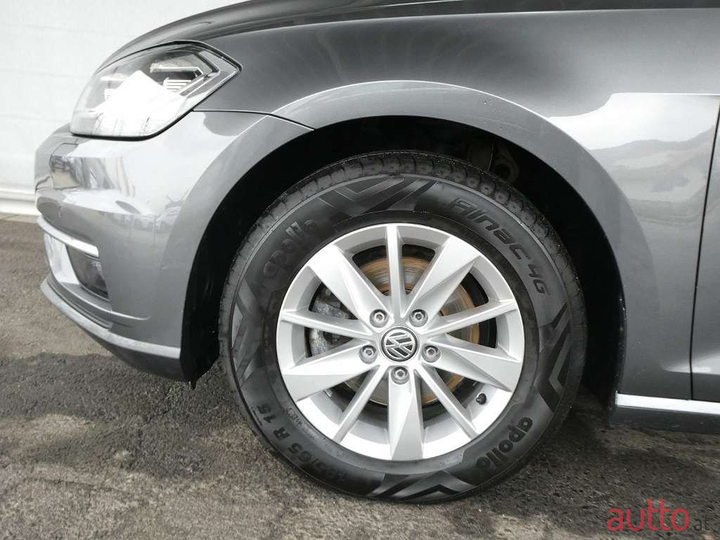 2017' Volkswagen Golf photo #6