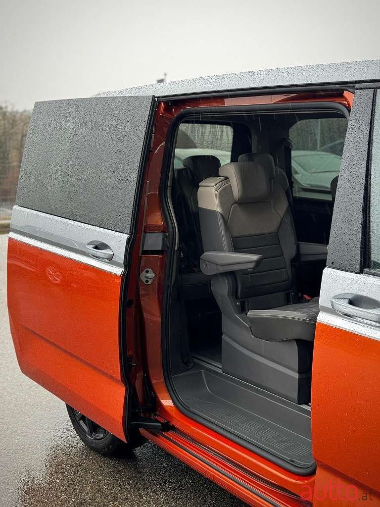 2023' Volkswagen Multivan photo #6