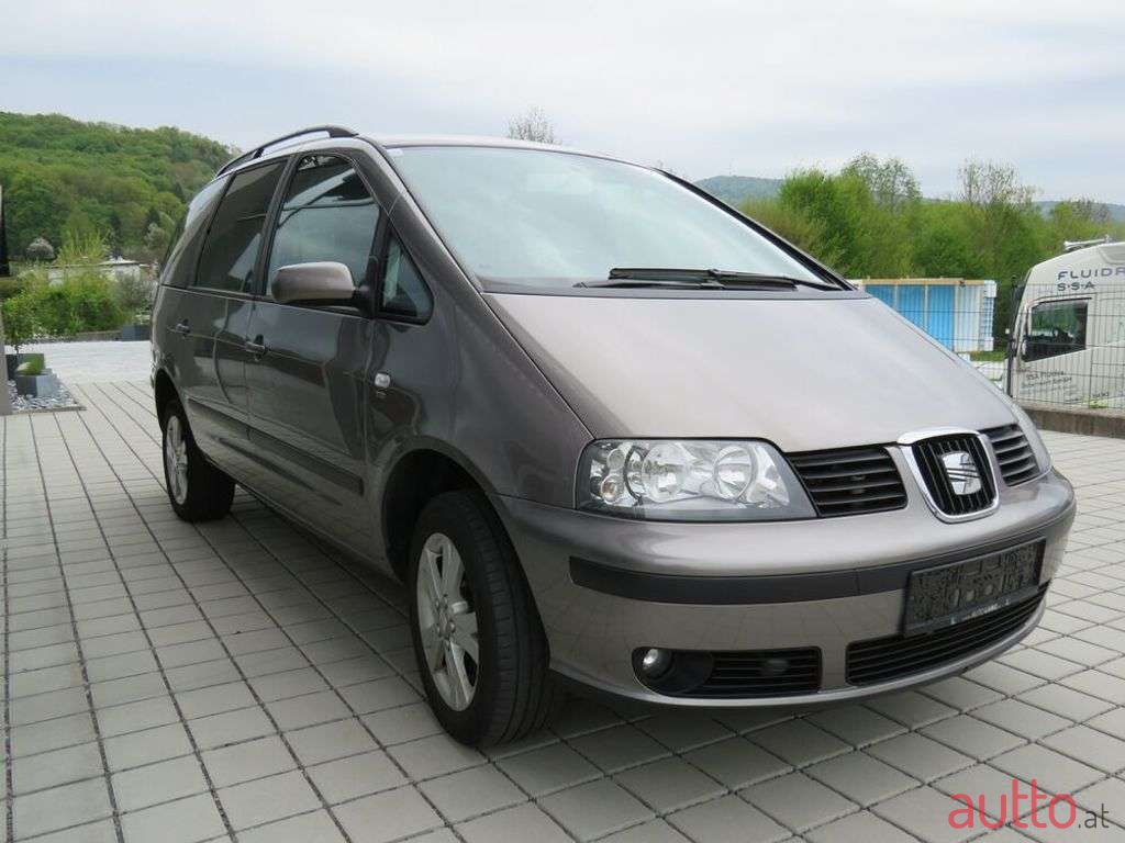 2008' SEAT Alhambra photo #4