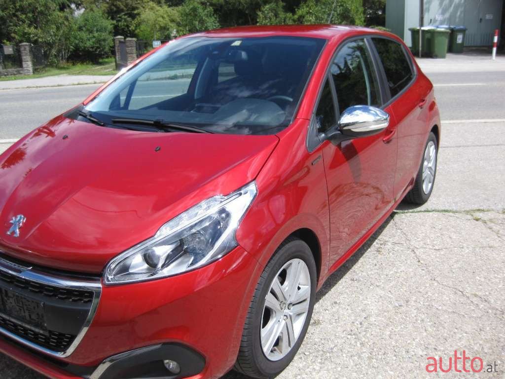 2019' Peugeot 208 photo #2