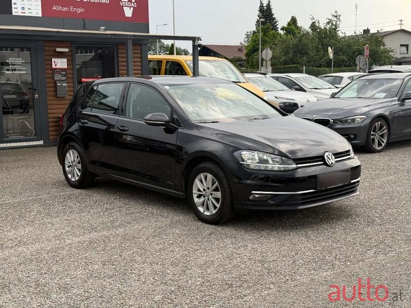 2017' Volkswagen Golf photo #3