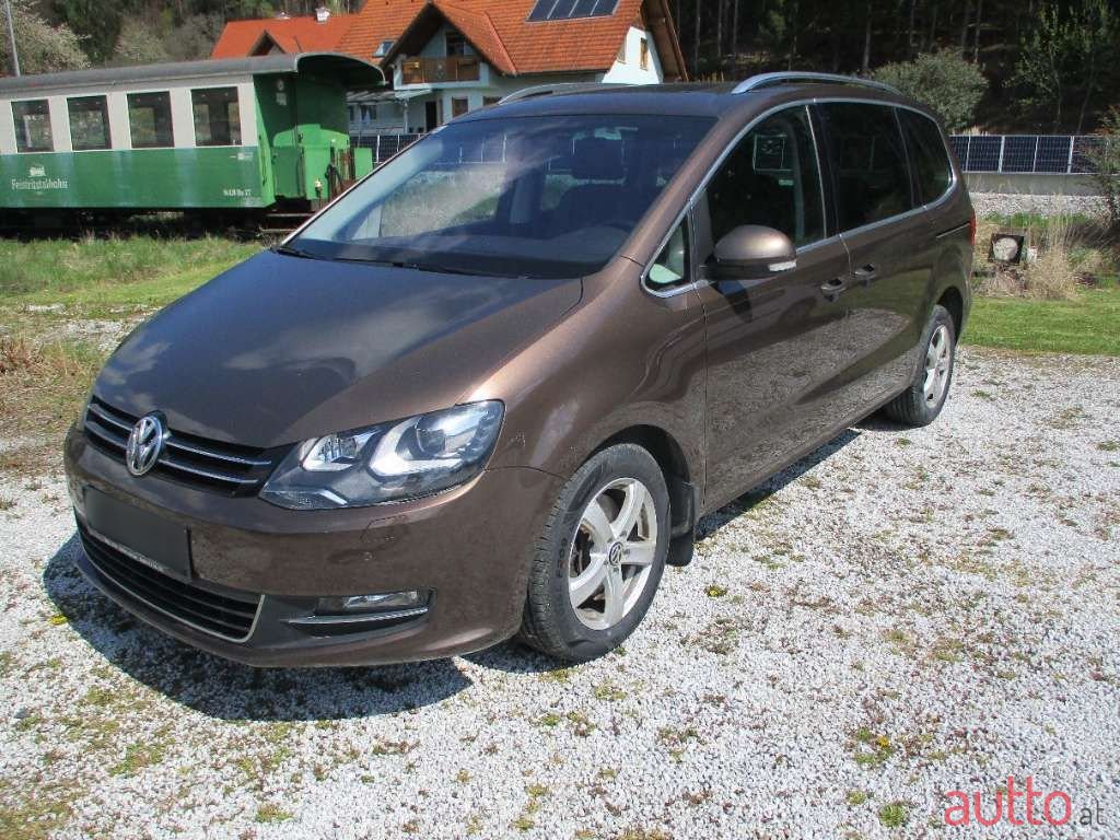 2012' Volkswagen Sharan photo #1