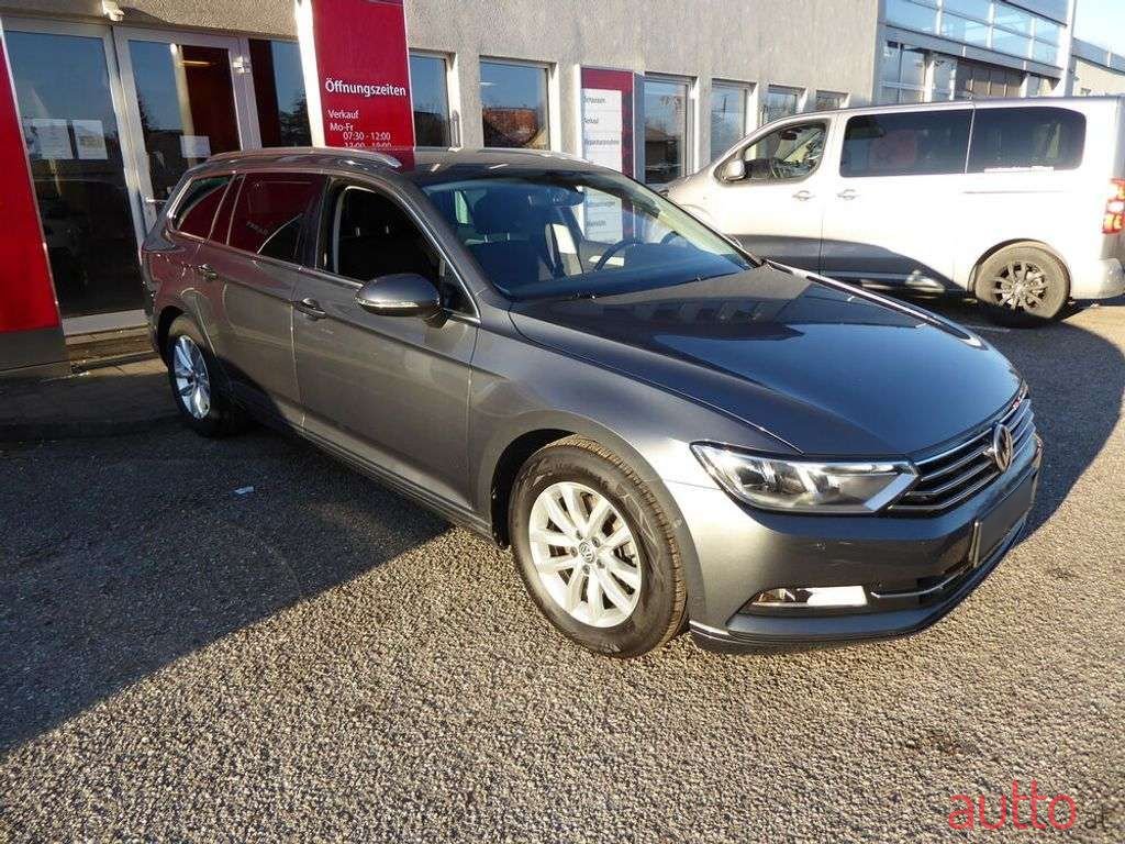 2017' Volkswagen Passat photo #2