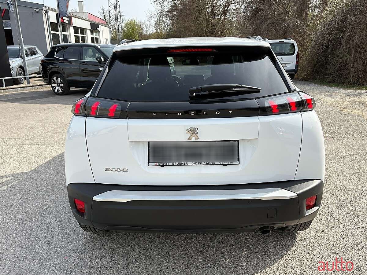 2022' Peugeot 2008 photo #5