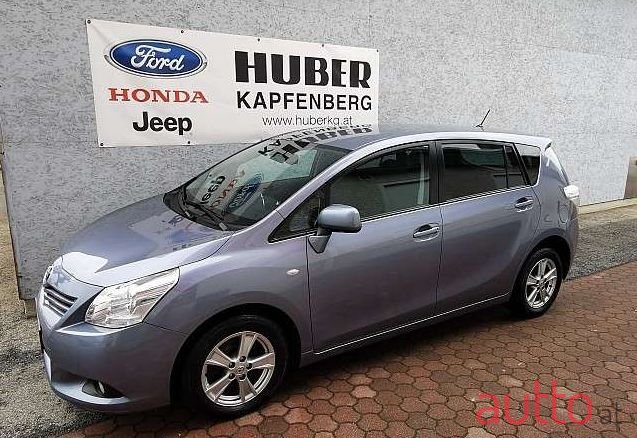 2011' Toyota Verso photo #1