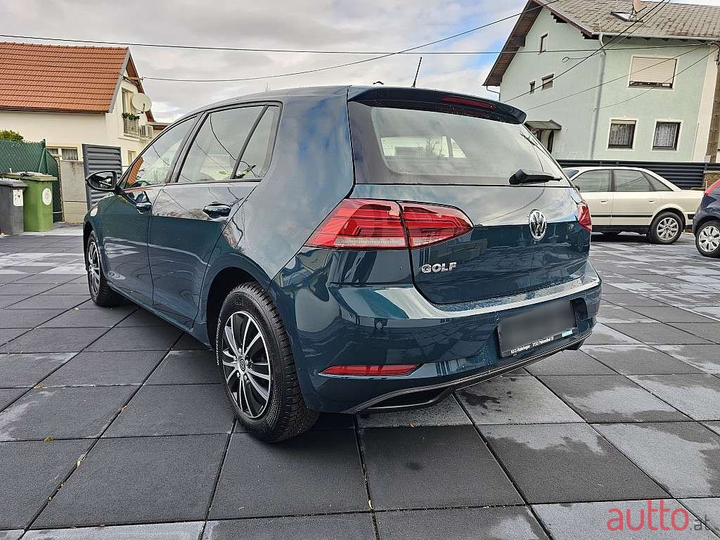 2018' Volkswagen Golf photo #3