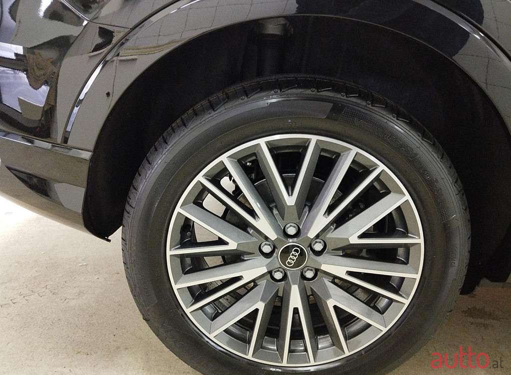 2023' Audi Q3 photo #6