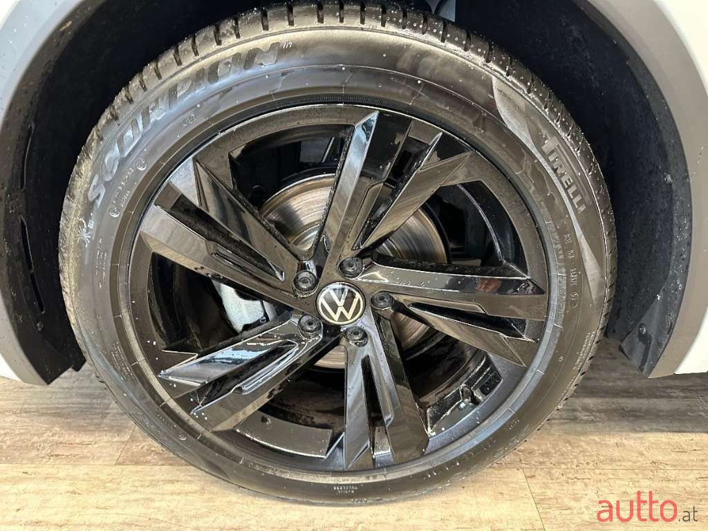 2024' Volkswagen Tiguan photo #5