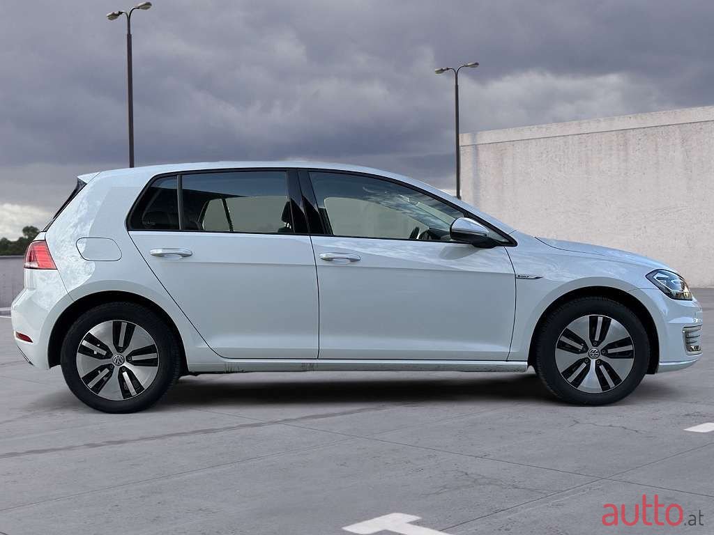 2019' Volkswagen Golf photo #5