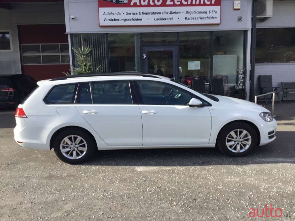 2017' Volkswagen Golf photo #2