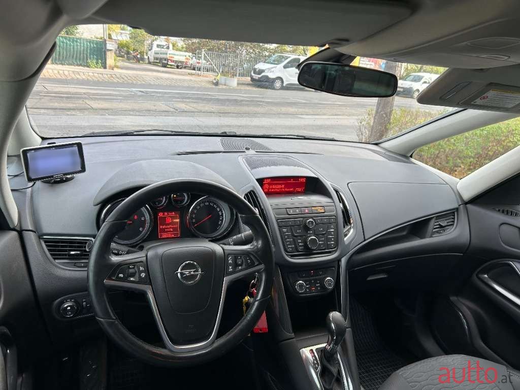 2012' Opel Zafira photo #5