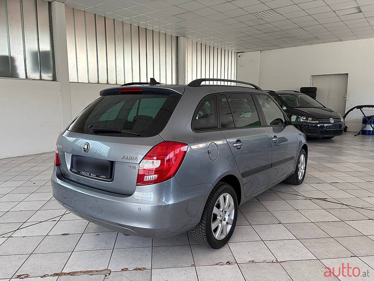 2013' Skoda Fabia photo #3