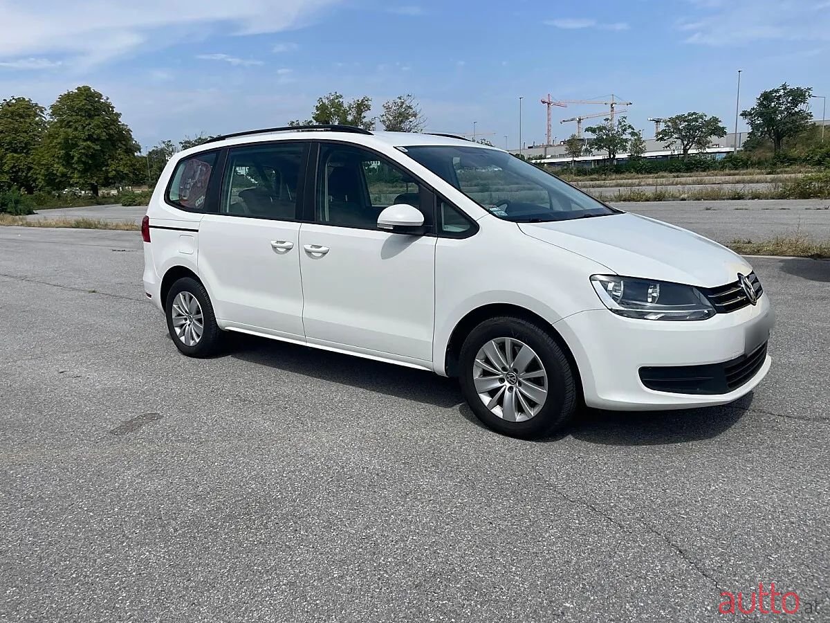 2013' Volkswagen Sharan photo #3