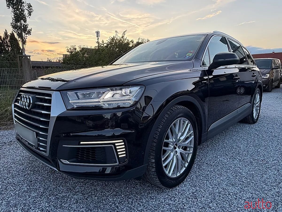 2017' Audi Q7 photo #1