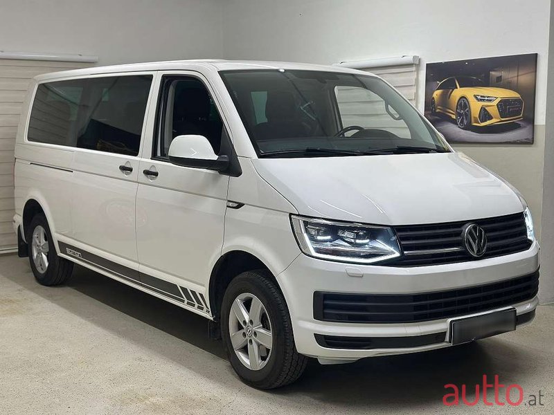 2017' Volkswagen Caravelle photo #4