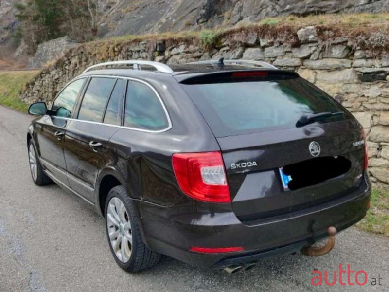 2013' Skoda Superb photo #3