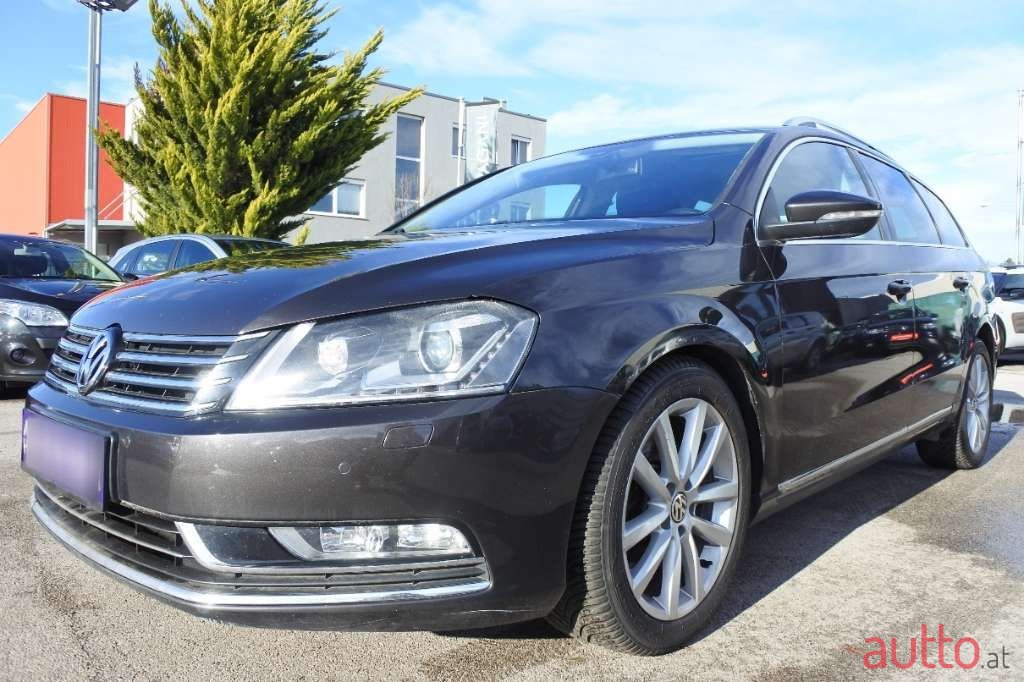 2011' Volkswagen Passat photo #3