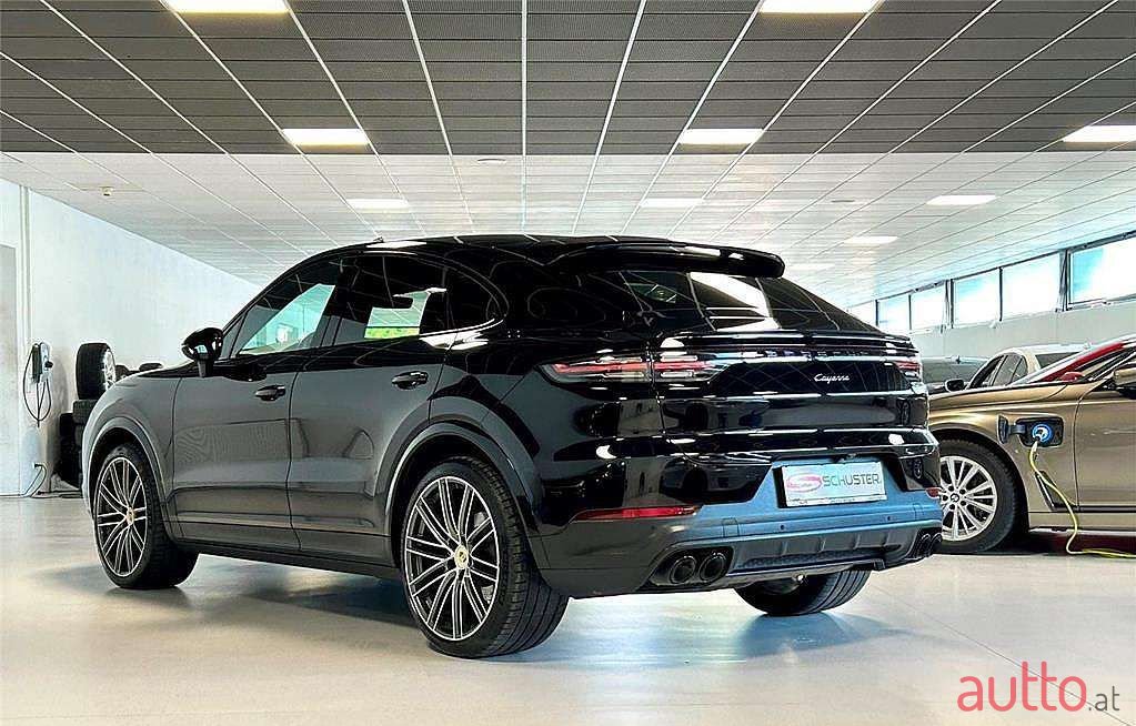 2019' Porsche Cayenne photo #6