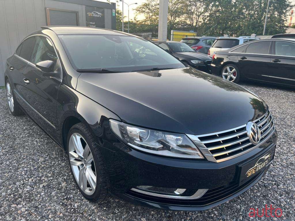 2012' Volkswagen Passat photo #5