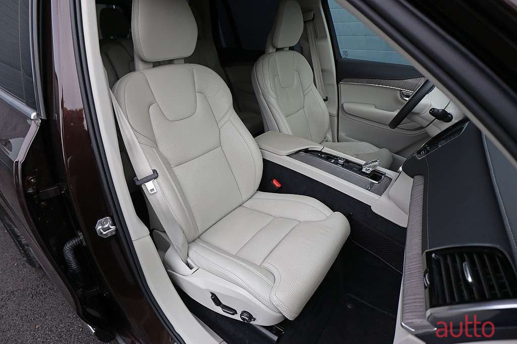 2020' Volvo XC90 photo #5