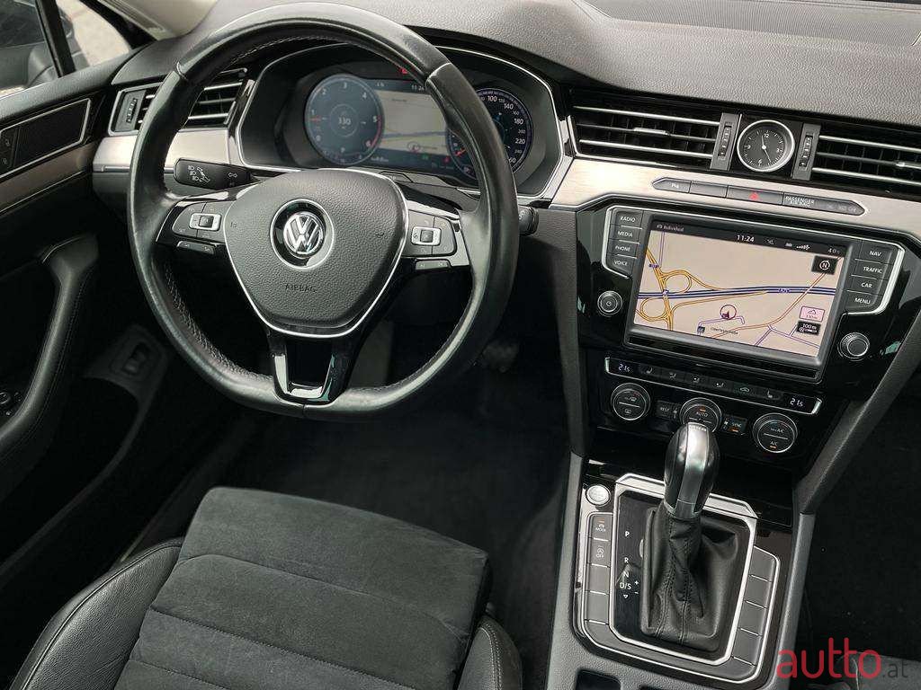 2015' Volkswagen Passat photo #3