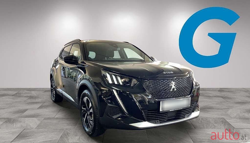 2023' Peugeot 2008 photo #2