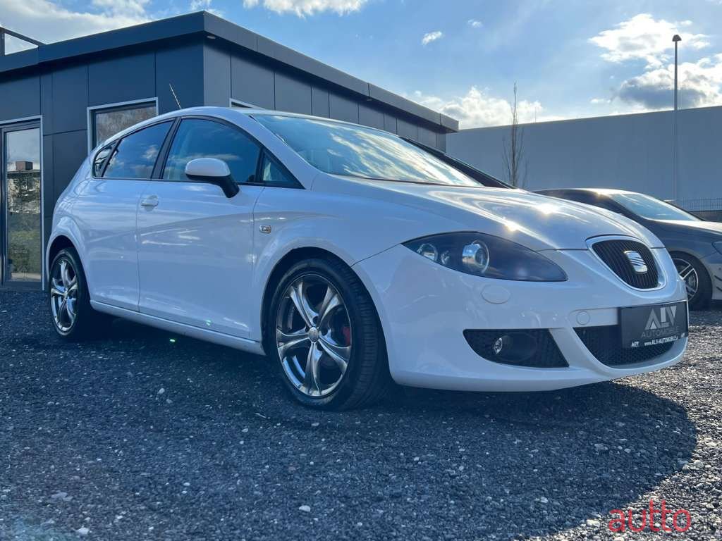 2007' SEAT Leon photo #1